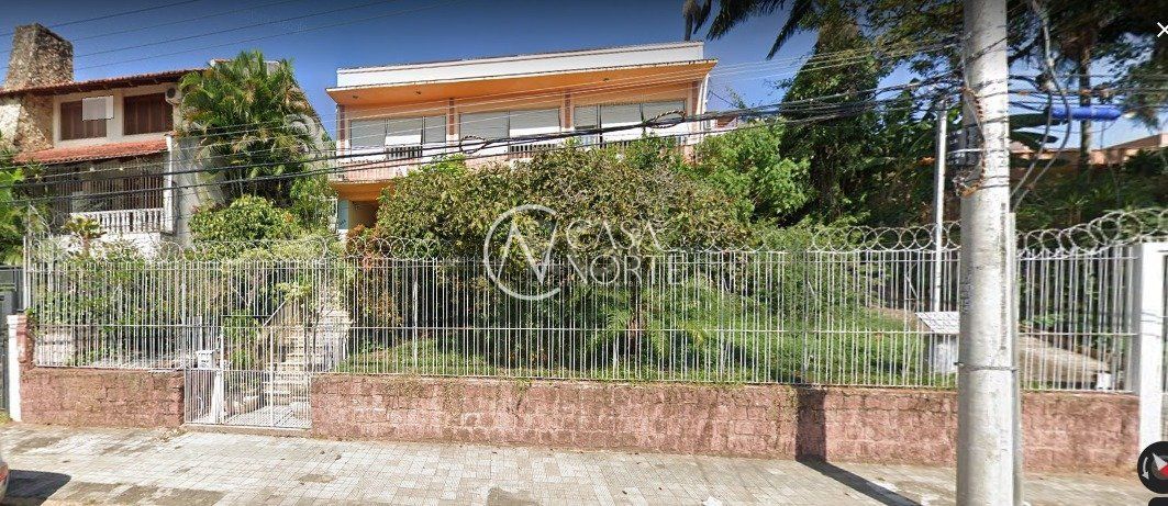 Casa à venda com 3 quartos, 243m², 5 vagas, Rua Eurico Lara no bairro Medianeira em Porto Alegre