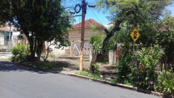 Casa à venda com 3 quartos, 250m², Rua Luiz de Camoes no bairro Santo Antônio em Porto Alegre