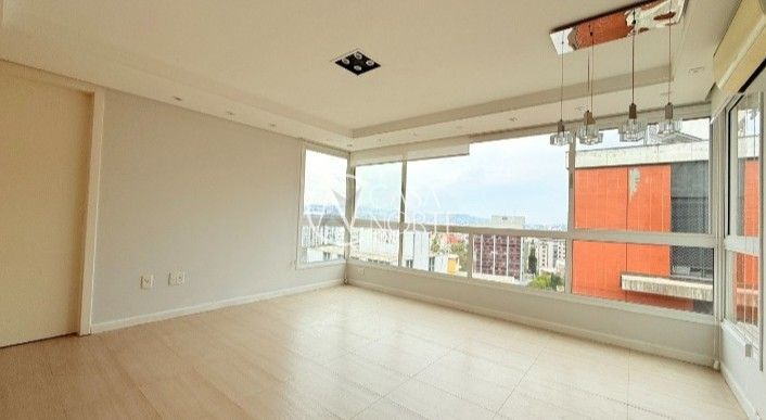 Apartamento à venda com 1 quarto, 51m², 1 suíte, 2 vagas, Avenida Iguassu no bairro Petrópolis em Porto Alegre