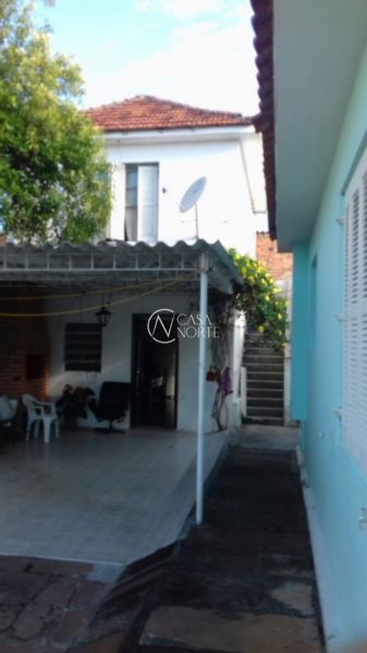 Casa à venda com 3 quartos, 115m², 3 vagas, Rua Saudavel no bairro Medianeira em Porto Alegre