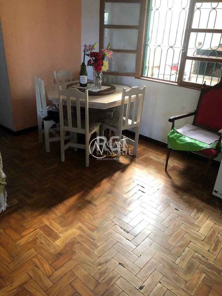 Casa à venda com 3 quartos, 143m², 2 vagas, Rua Cuiaba no bairro Medianeira em Porto Alegre