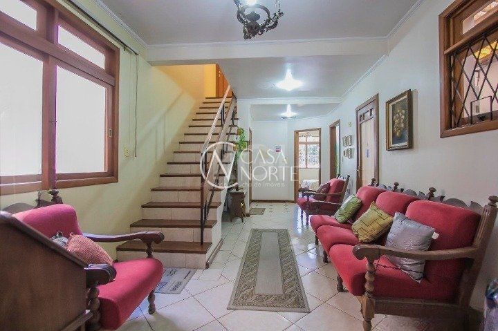 Casa à venda com 6 quartos, 400m², 2 suítes, 3 vagas, Rua Monsenhor Veras no bairro Santana em Porto Alegre