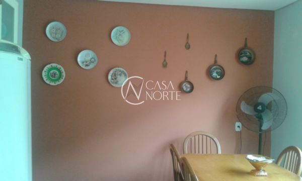 Casa à venda com 4 quartos, 243m², 2 vagas, Rua São Francisco no bairro Santana em Porto Alegre