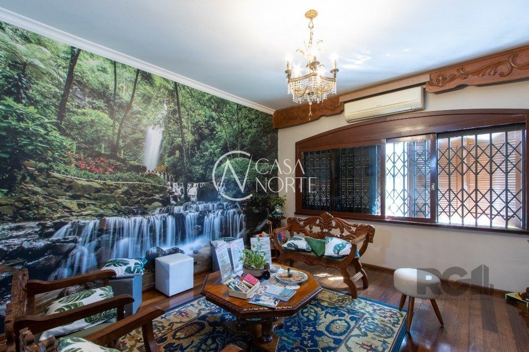 Casa à venda com 7 quartos, 448m², 3 suítes, 8 vagas, Rua Gomes Jardim no bairro Santana em Porto Alegre
