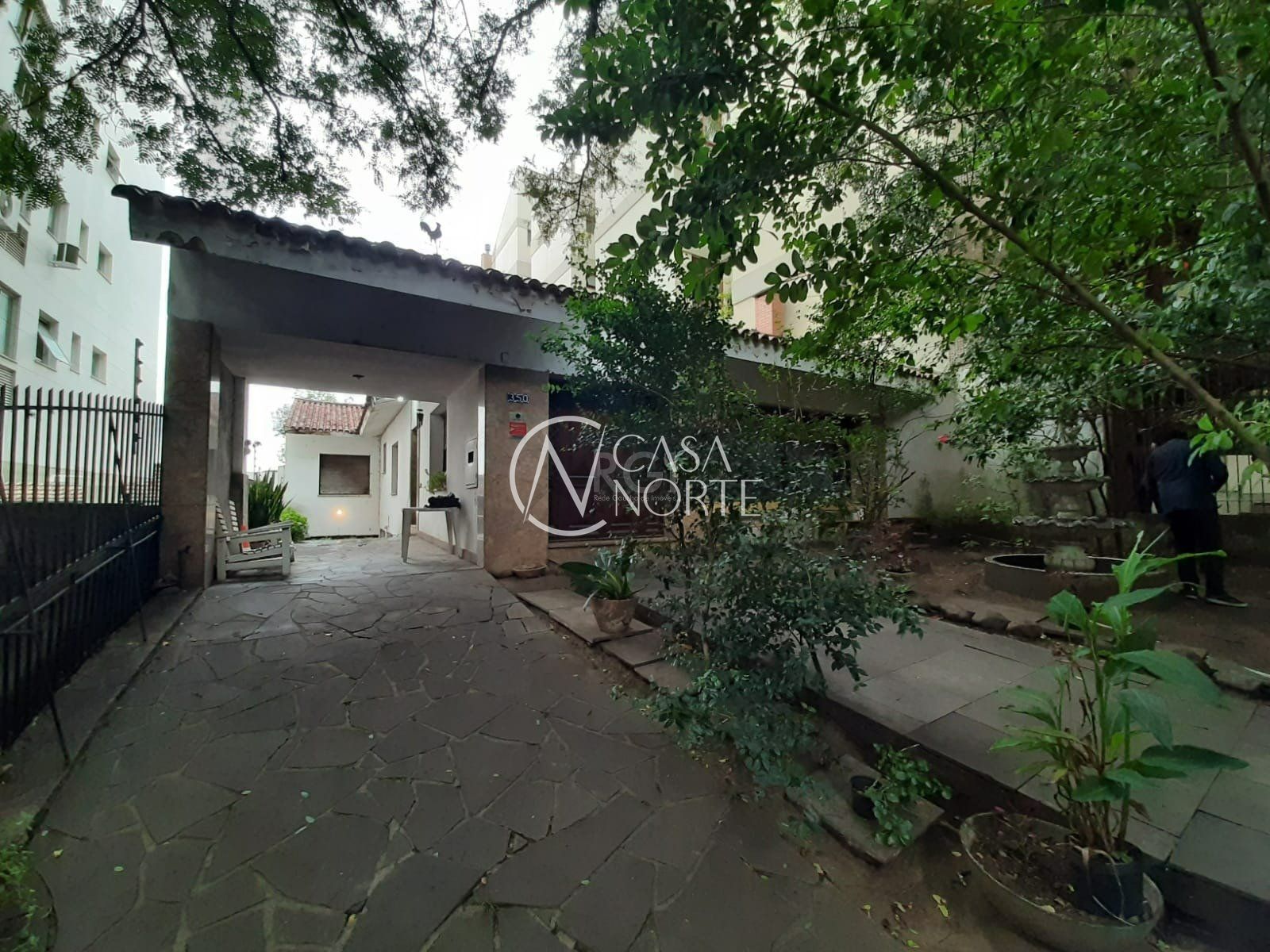 Casa à venda com 5 quartos, 390m², 1 suíte, 5 vagas, Rua Goncalo de Carvalho no bairro Floresta em Porto Alegre