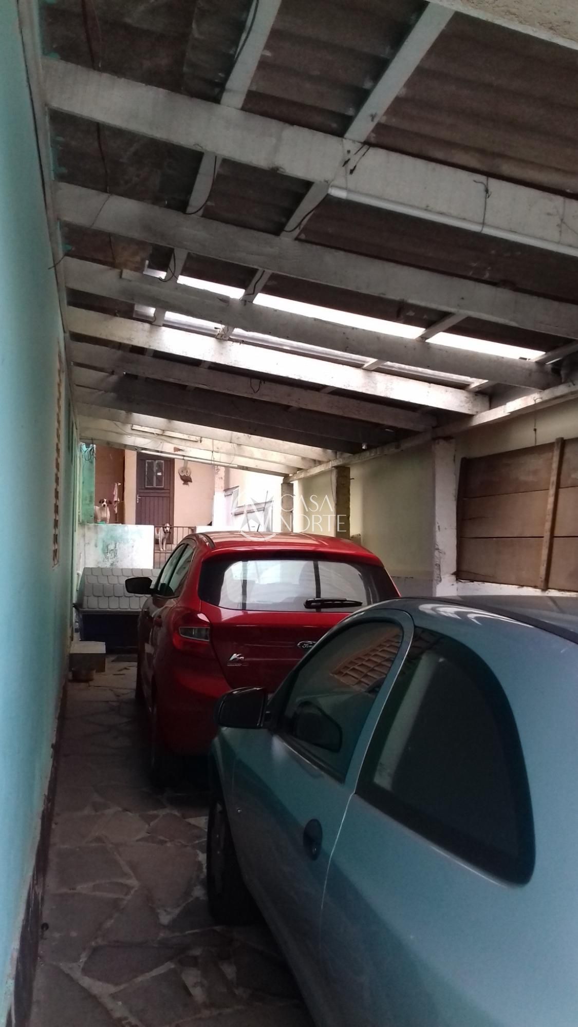 Casa à venda com 4 quartos, 81m², 3 vagas, Rua Frei Germano no bairro Partenon em Porto Alegre