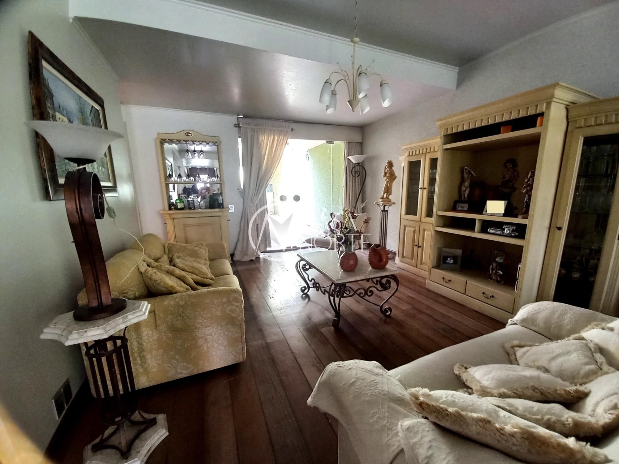 Casa à venda com 4 quartos, 300m², 1 suíte, 2 vagas, Rua Veador Porto no bairro Santana em Porto Alegre