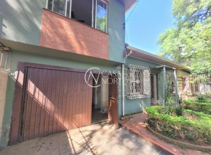 Casa à venda com 3 quartos, 130m², 2 vagas, Rua Saica no bairro Petrópolis em Porto Alegre