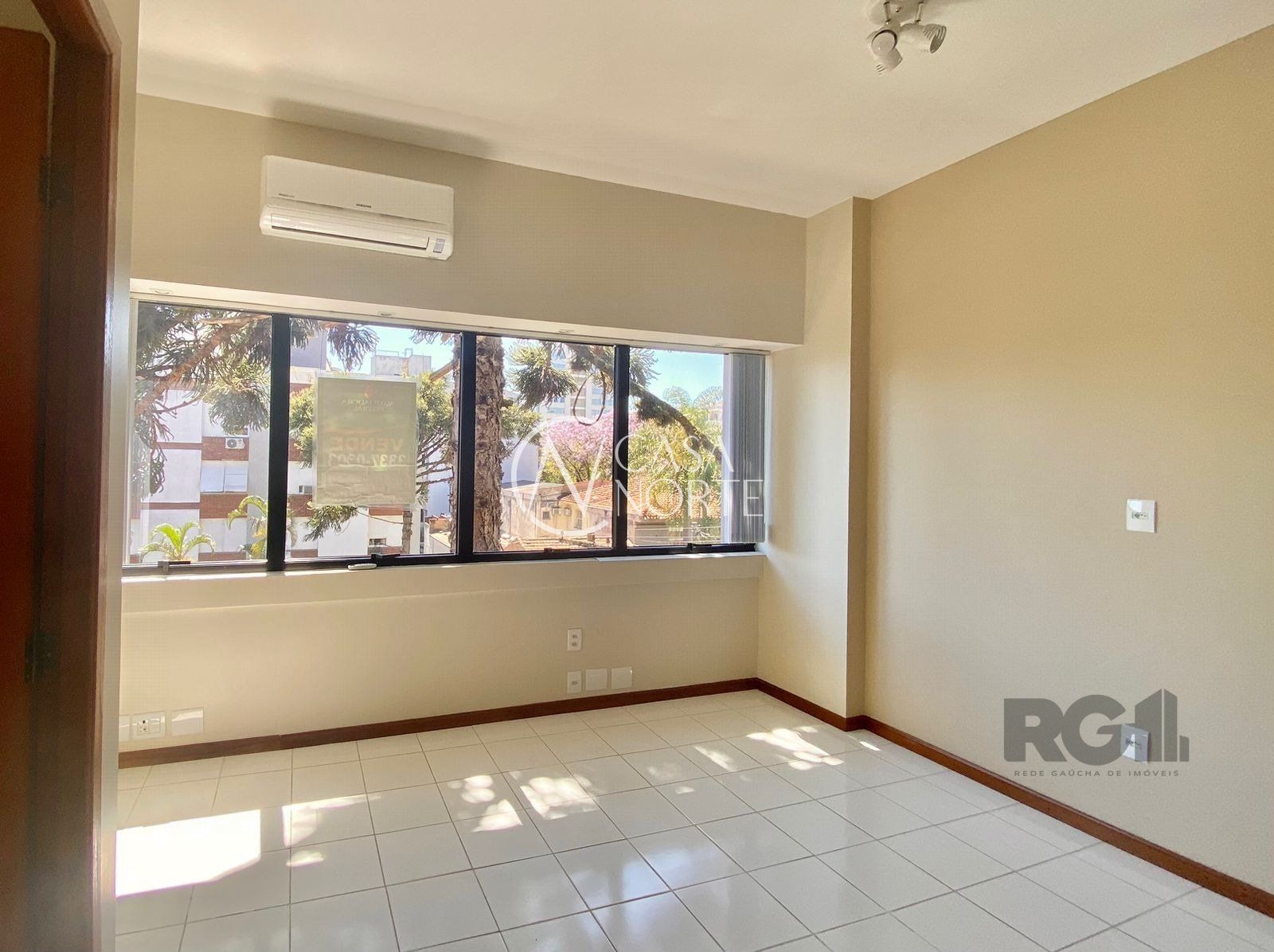 Sala Comercial à venda , 25m², Avenida Itaqui no bairro Petrópolis em Porto Alegre