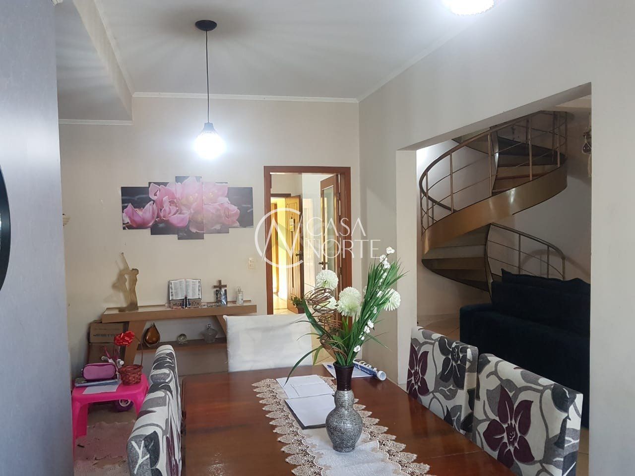 Casa à venda com 4 quartos, 300m², 1 suíte, 2 vagas, Rua Coronel Aparício Borges no bairro Partenon em Porto Alegre