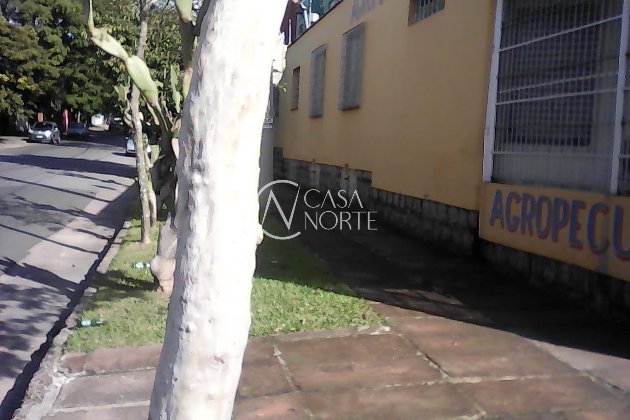 Casa à venda com 3 quartos, 300m², 2 vagas, Avenida dos Cubanos no bairro Partenon em Porto Alegre