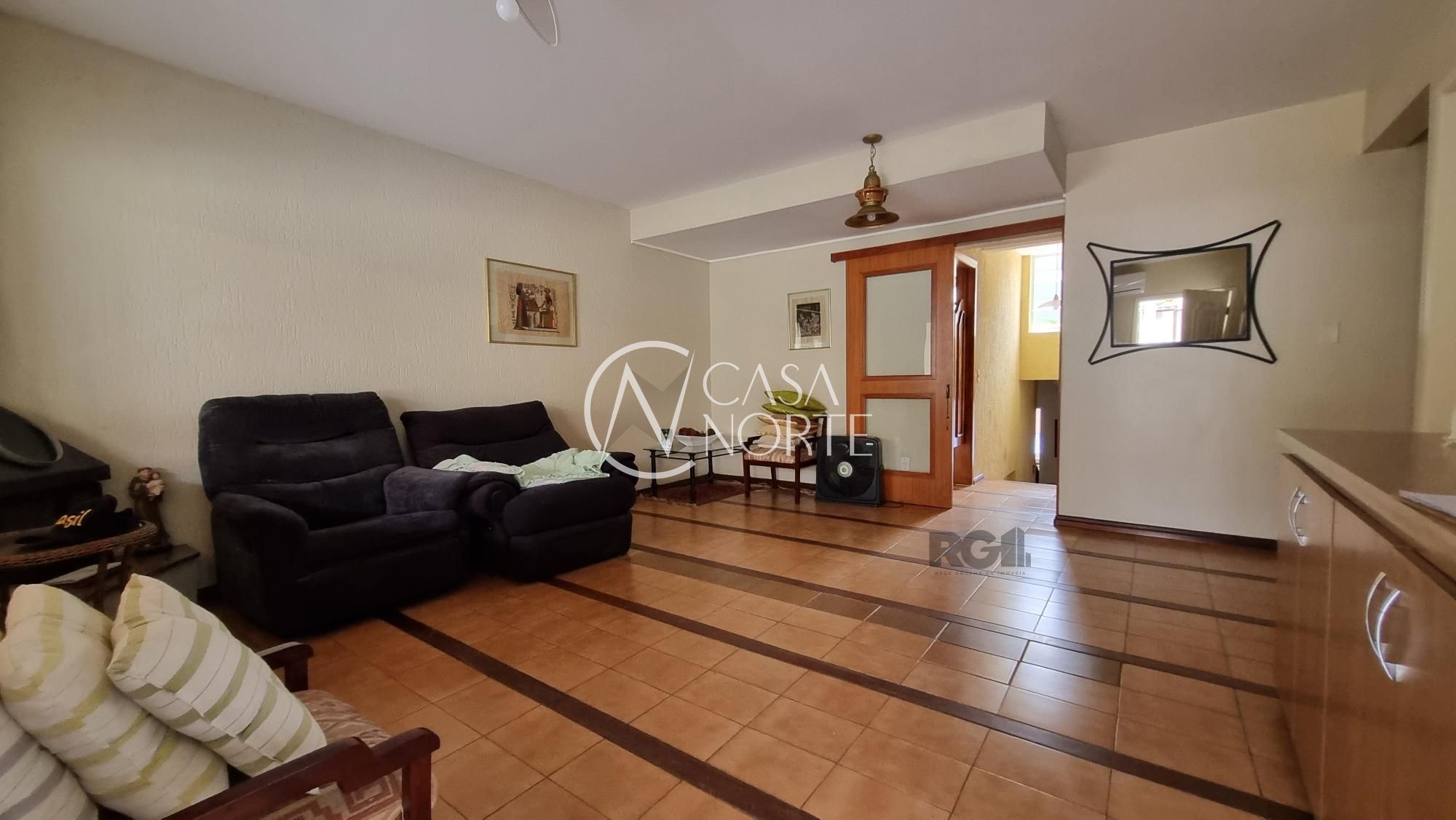 Casa de Condomínio à venda com 3 quartos, 120m², 1 suíte, 3 vagas, Rua Martim Afonso no bairro Santo Antônio em Porto Alegre