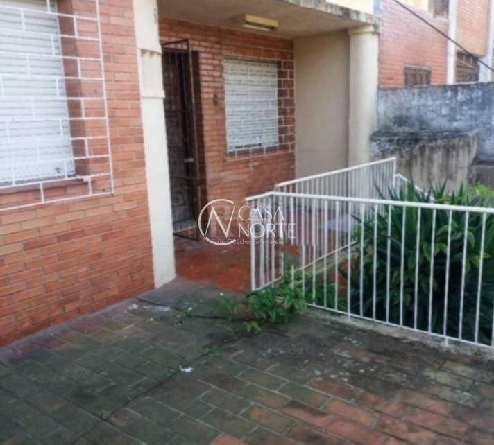 Casa à venda com 3 quartos, 253m², 1 suíte, 1 vaga, Praça Jayme Telles no bairro Santana em Porto Alegre