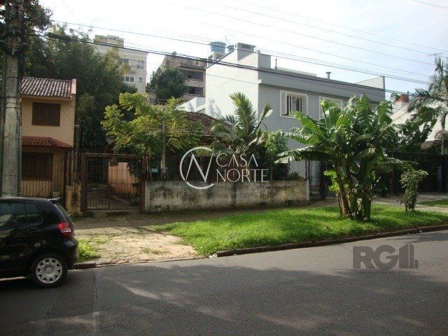Terreno à venda  com 407m², Rua José Gertum no bairro Chácara das Pedras em Porto Alegre