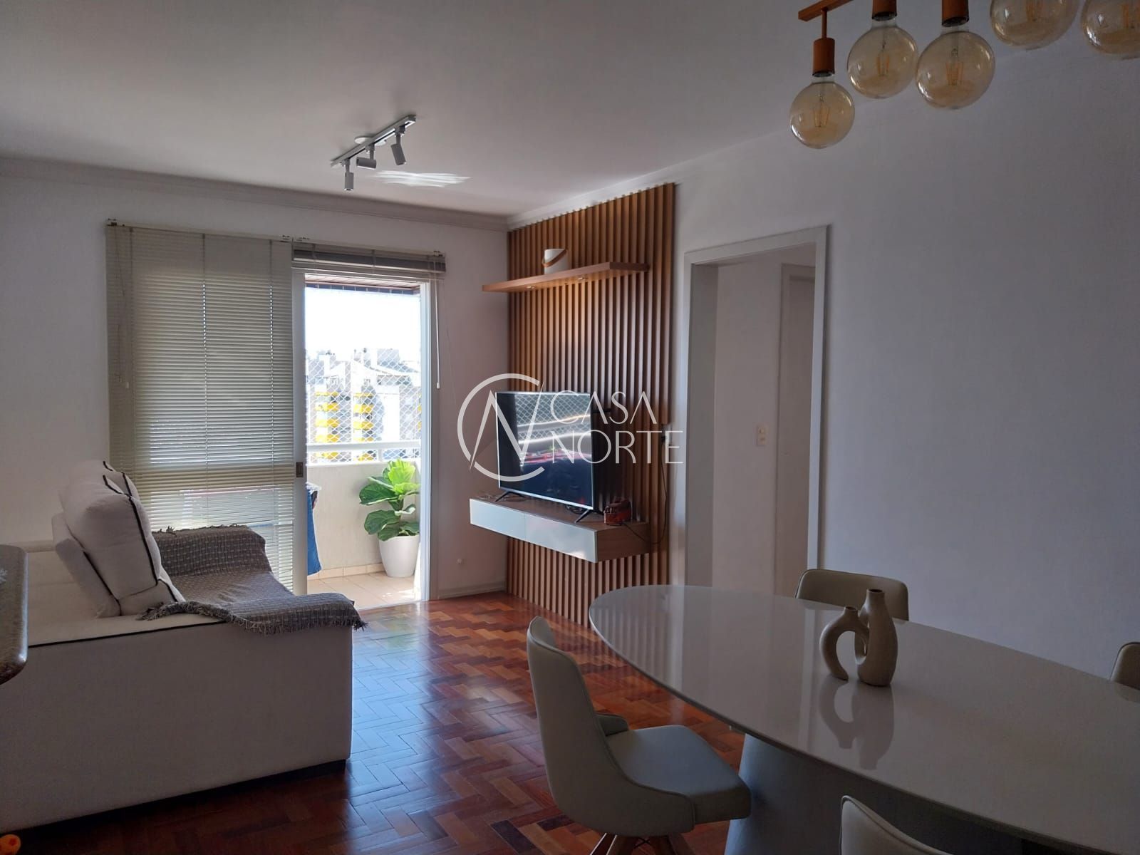 Apartamento à venda com 2 quartos, 71m², 1 vaga, Rua Gomes Jardim no bairro Santana em Porto Alegre