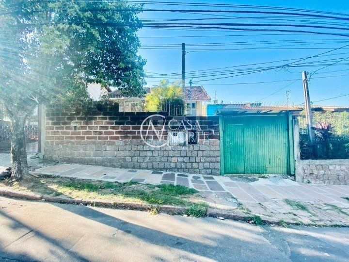 Casa à venda com 4 quartos, 124m², 5 vagas, Rua Padre João Batista Reus no bairro Camaquã em Porto Alegre