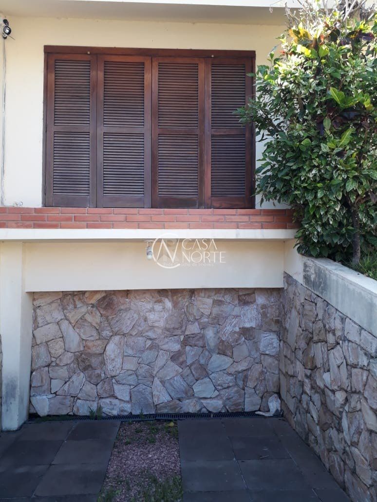 Casa à venda com 3 quartos, 184m², 1 suíte, 1 vaga, Rua Teixeira de Freitas no bairro Santo Antônio em Porto Alegre