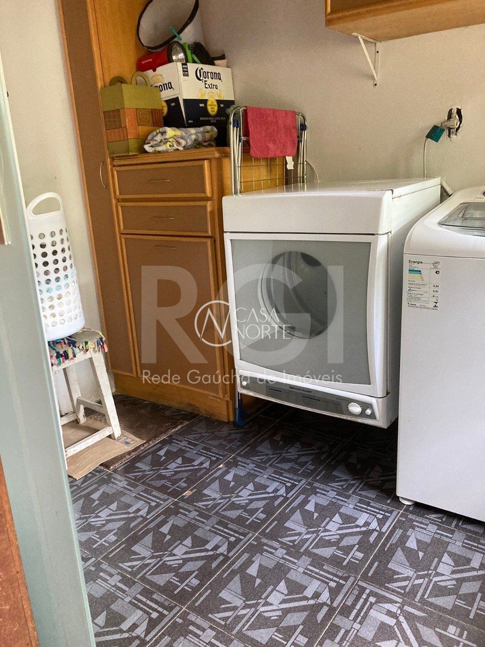 Casa à venda com 3 quartos, 400m², 1 suíte, 2 vagas, Rua Fagundes Varela no bairro Santo Antônio em Porto Alegre