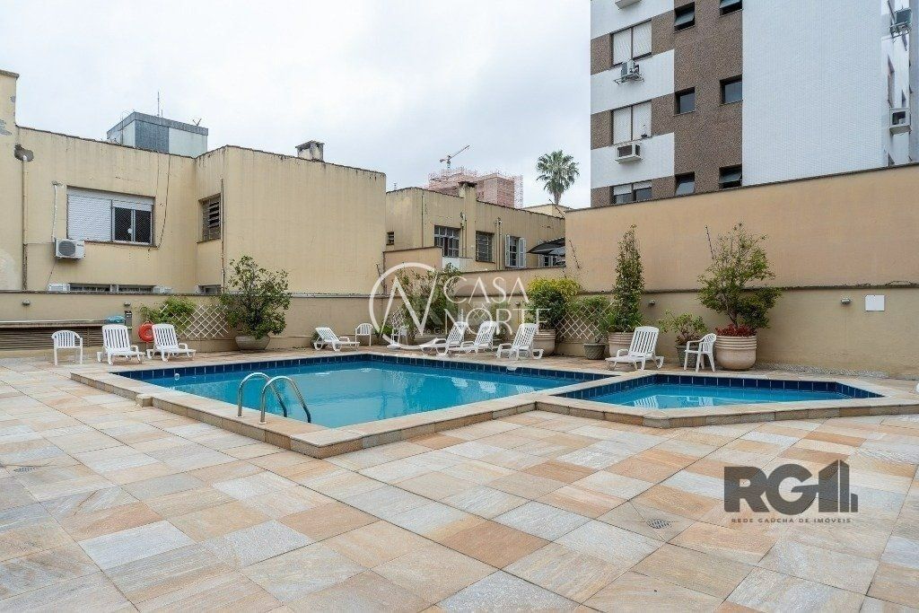 Apartamento à venda com 2 quartos, 82m², 1 suíte, 1 vaga, Rua Costa no bairro Menino Deus em Porto Alegre