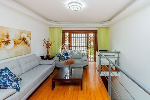 Casa à venda com 3 quartos, 145m², 1 suíte, 2 vagas, Rua Bernardo Pires no bairro Santana em Porto Alegre