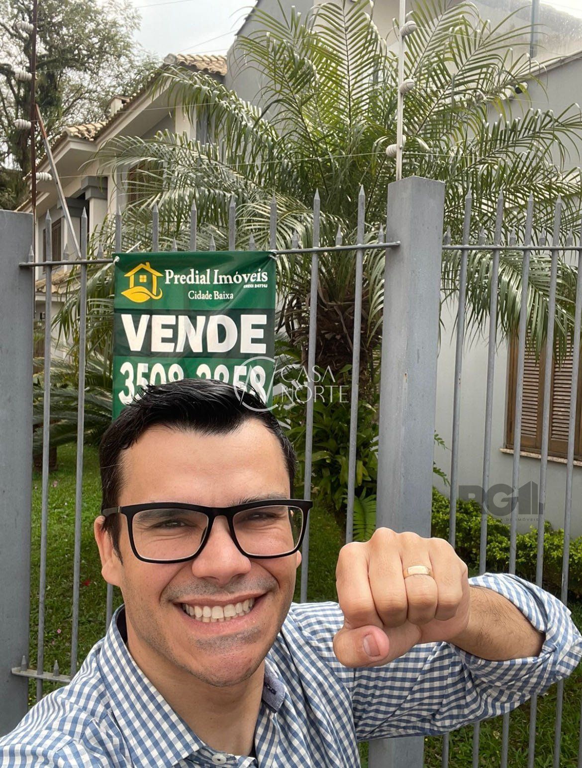 Casa à venda com 4 quartos, 200m², 3 suítes, 4 vagas, Rua Doutor Lossio no bairro Partenon em Porto Alegre