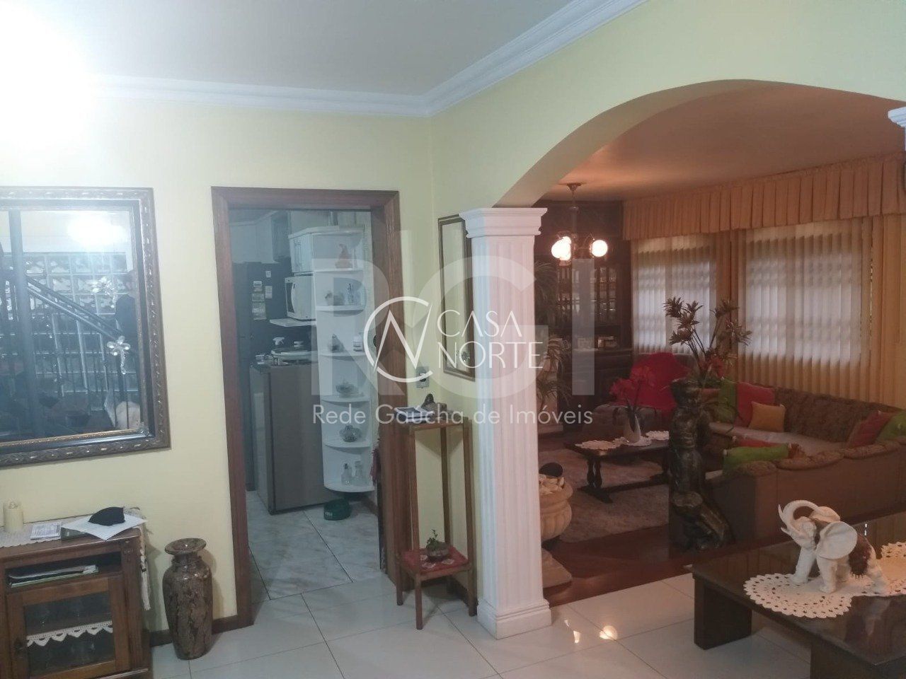 Casa à venda com 6 quartos, 750m², 3 suítes, 4 vagas, Rua Paissandu no bairro Partenon em Porto Alegre