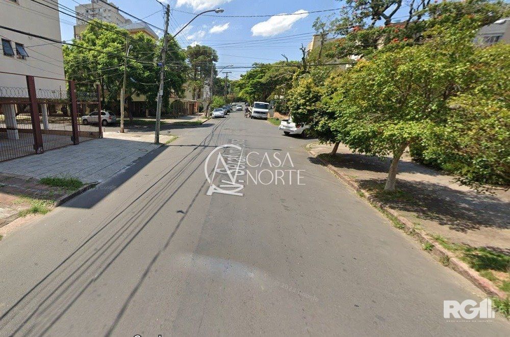 Terreno à venda  com 301m², Travessa Serafim Terra no bairro Jardim Botânico em Porto Alegre