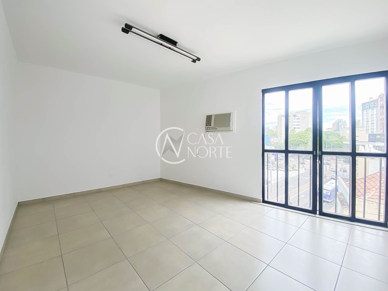 Sala Comercial à venda com 1 quarto, 28m², Avenida Benjamin Constant no bairro São João em Porto Alegre