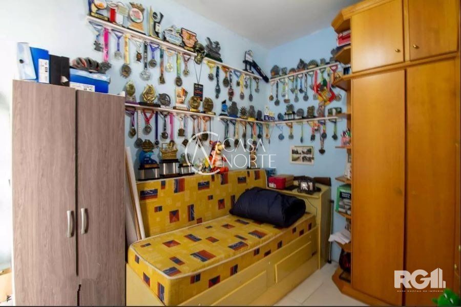 Casa à venda com 3 quartos, 227m², 1 vaga, Rua Olavo Bilac no bairro Azenha em Porto Alegre