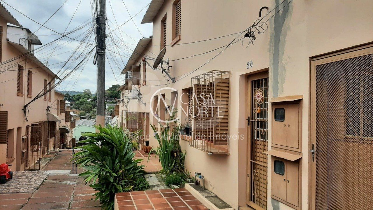 Casa de Condomínio à venda com 1 quarto, 42m², 1 vaga, Rua Santa Maria no bairro Vila São José em Porto Alegre
