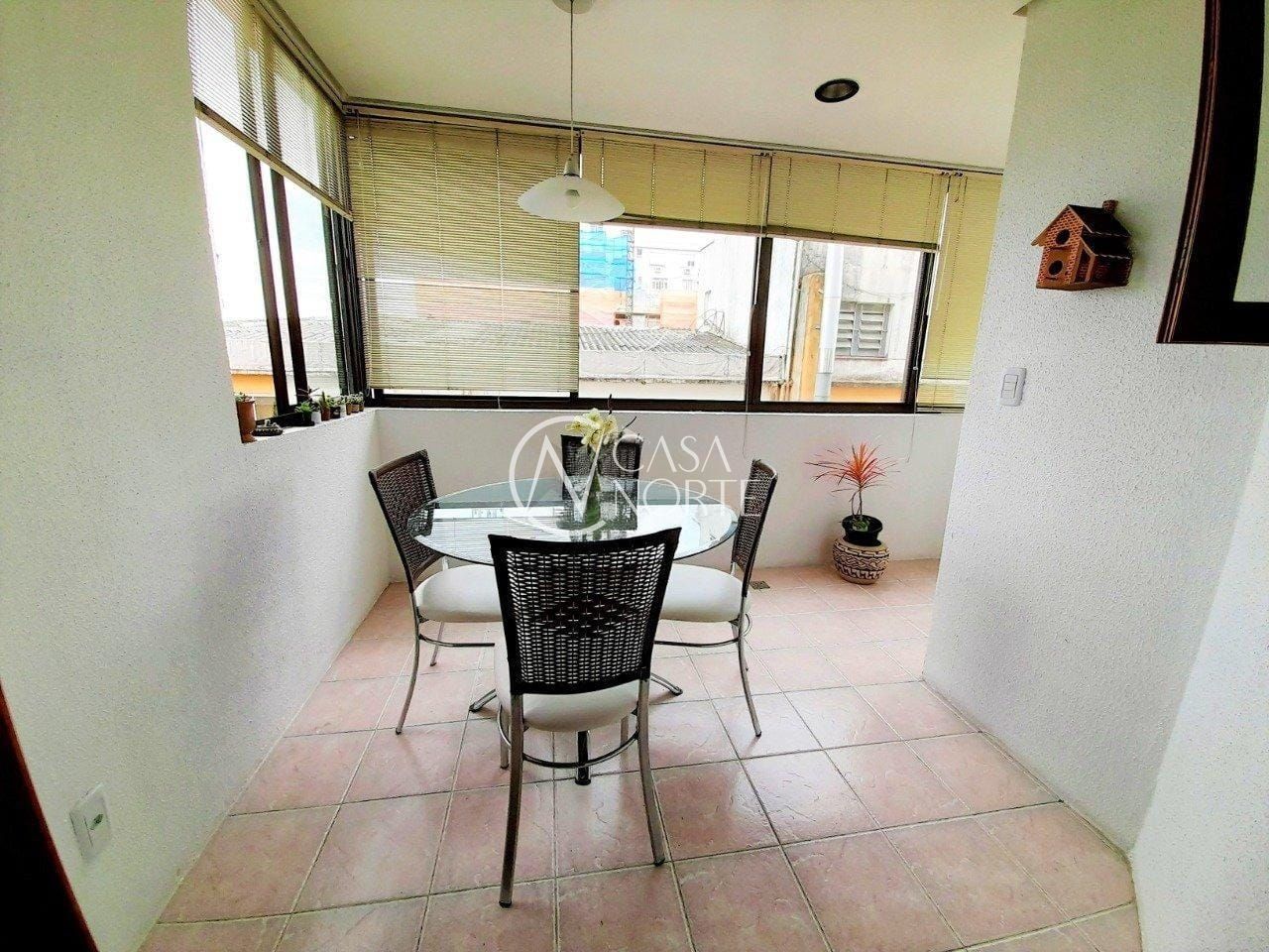 Apartamento à venda com 2 quartos, 58m², 1 vaga, Rua Laurindo no bairro Santana em Porto Alegre