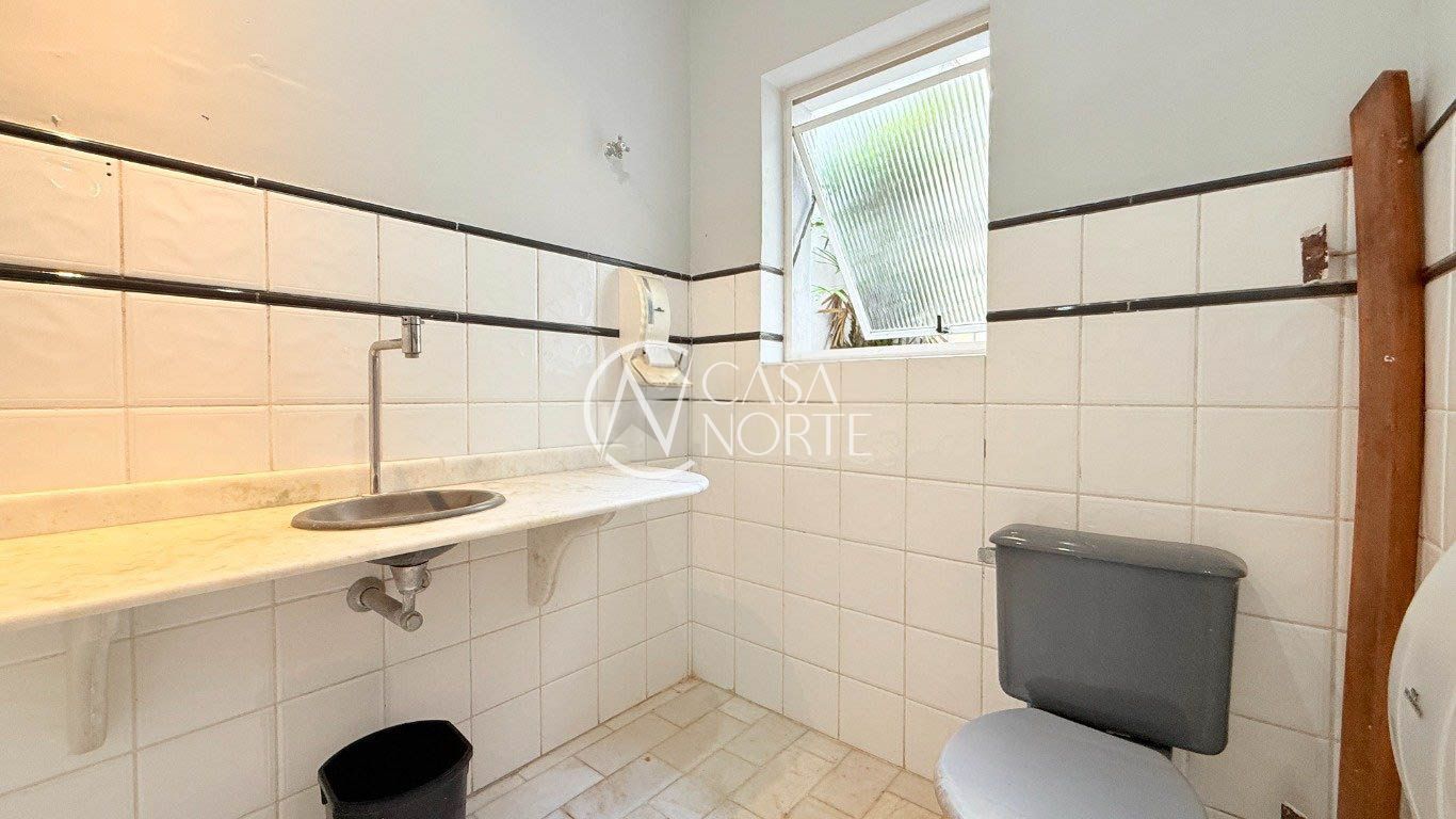 Casa Comercial à venda com 5 quartos, 230m², 3 vagas, Rua Washington Luiz no bairro Centro Histórico em Porto Alegre