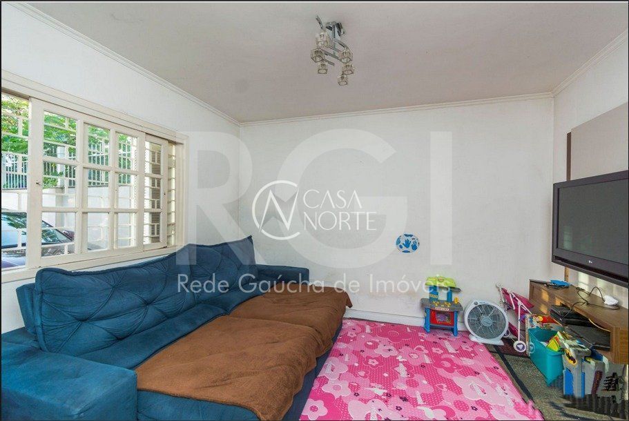 Casa à venda com 3 quartos, 250m², 2 suítes, 3 vagas, Rua Barao do Triunfo no bairro Menino Deus em Porto Alegre