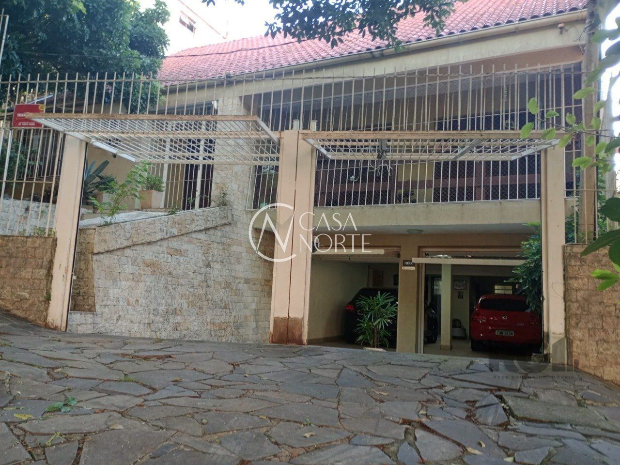 Casa à venda com 3 quartos, 55m², 1 suíte, 4 vagas, Rua Fagundes Varela no bairro Santo Antônio em Porto Alegre