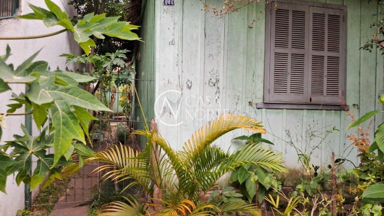 Terreno à venda  com 305m², Rua Veríssimo Rosa no bairro Partenon em Porto Alegre
