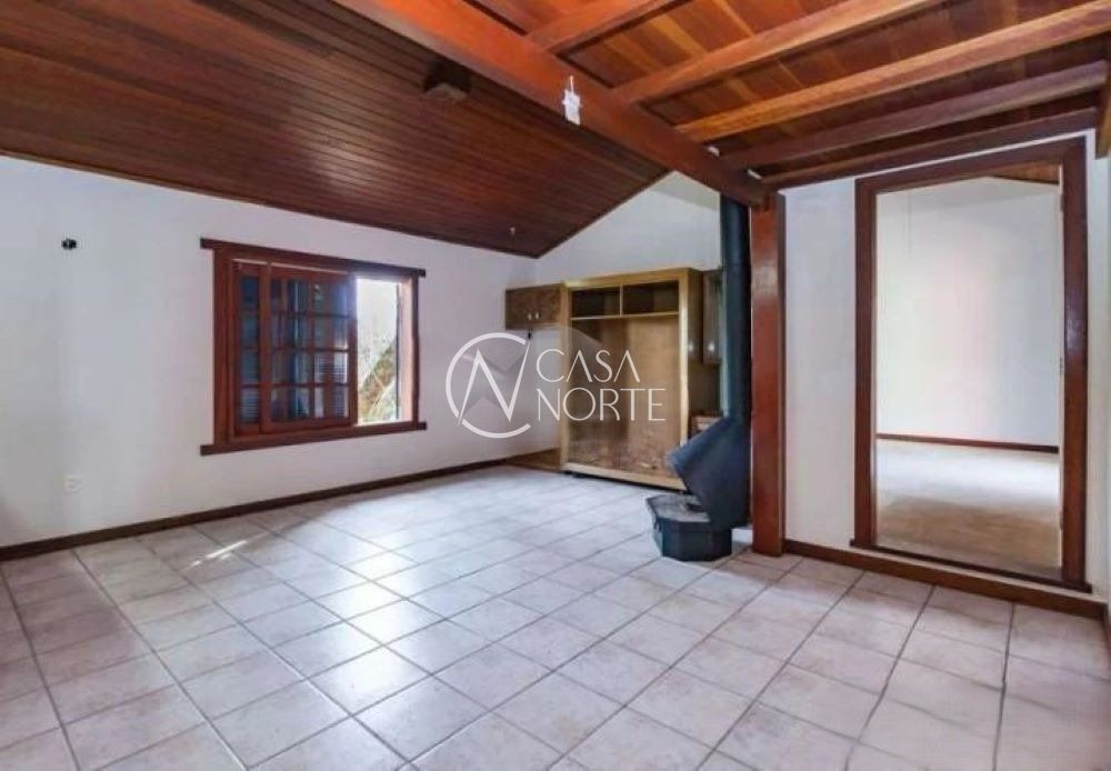 Casa à venda com 4 quartos, 312m², 2 suítes, 4 vagas, Rua Franklin no bairro Jardim Sabará em Porto Alegre