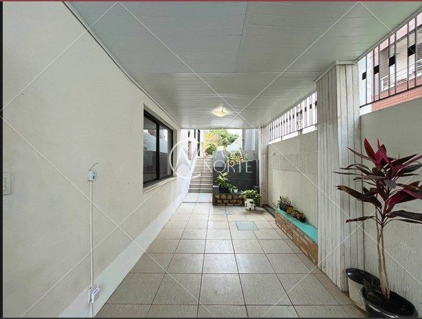 Casa à venda com 3 quartos, 257m², 1 suíte, 2 vagas, Rua Barao de Cerro Largo no bairro Menino Deus em Porto Alegre