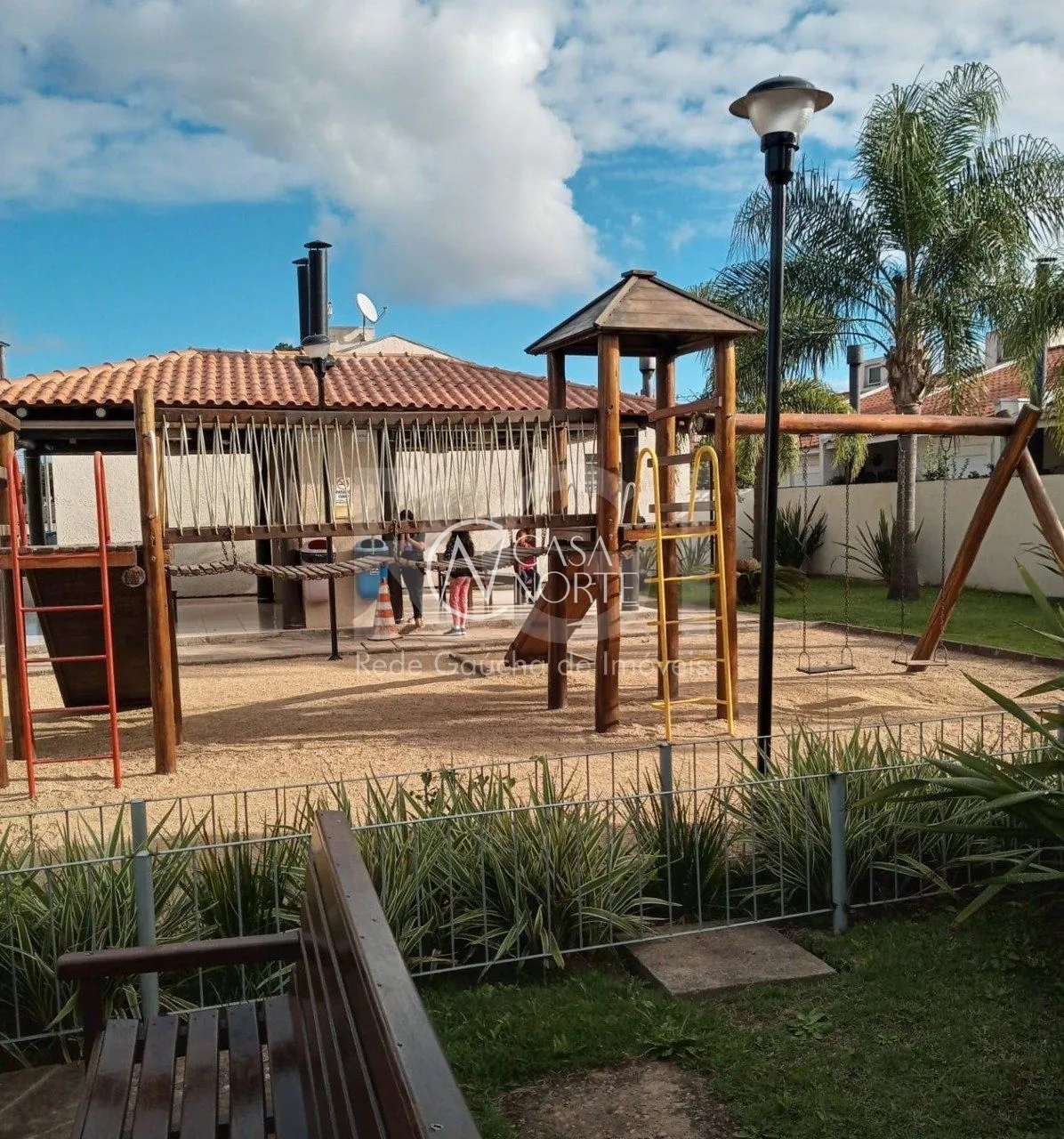 Casa de Condomínio à venda com 2 quartos, 55m², 1 vaga, Estrada Costa Gama no bairro Restinga em Porto Alegre