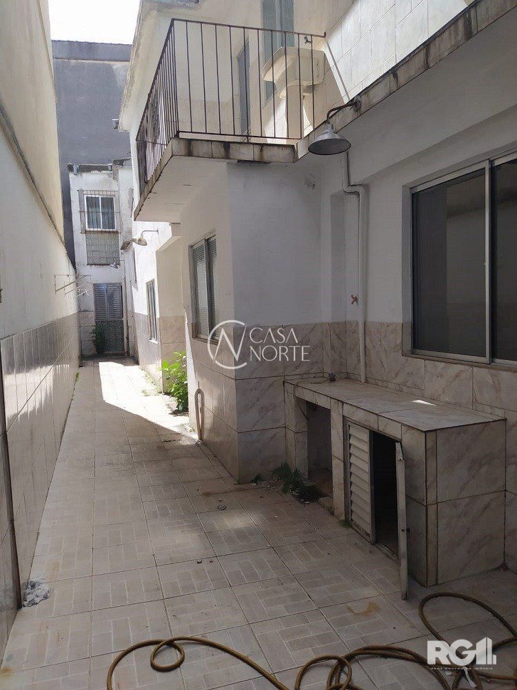 Casa à venda com 8 quartos, 342m², 4 suítes, Rua Luiz Afonso no bairro Cidade Baixa em Porto Alegre