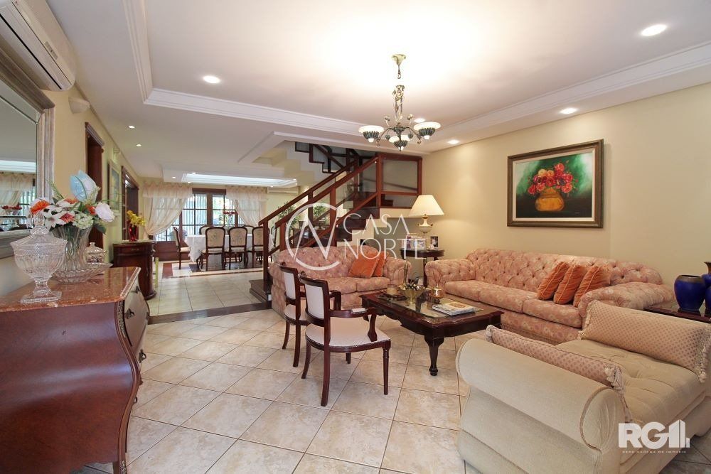 Casa à venda com 4 quartos, 381m², 1 suíte, 4 vagas, Rua Doutor Barbosa Gonçalves no bairro Chácara das Pedras em Porto Alegre