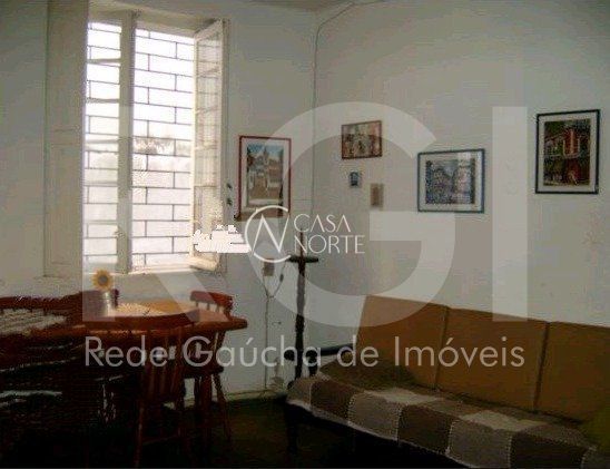 Casa à venda com 4 quartos, 188m², 4 vagas, Rua Barao de Cerro Largo no bairro Menino Deus em Porto Alegre