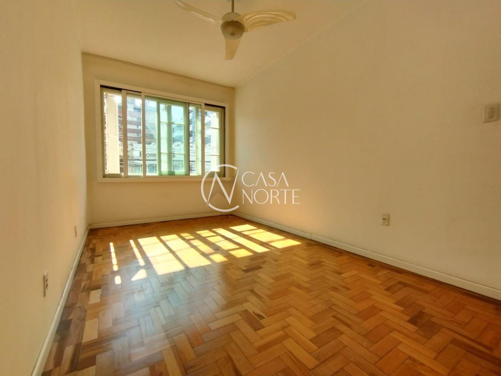 Apartamento à venda com 2 quartos, 74m², Avenida Getúlio Vargas no bairro Menino Deus em Porto Alegre