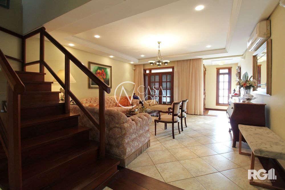 Casa à venda com 4 quartos, 381m², 1 suíte, 4 vagas, Rua Doutor Barbosa Gonçalves no bairro Chácara das Pedras em Porto Alegre