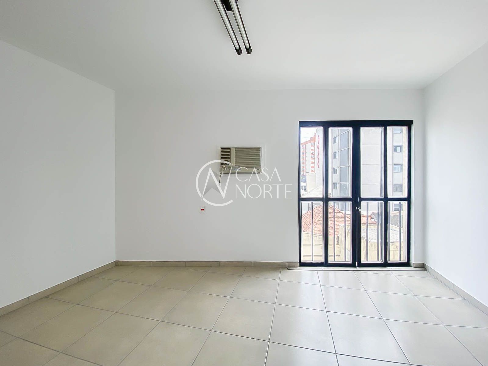 Sala Comercial à venda com 1 quarto, 28m², Avenida Benjamin Constant no bairro São João em Porto Alegre