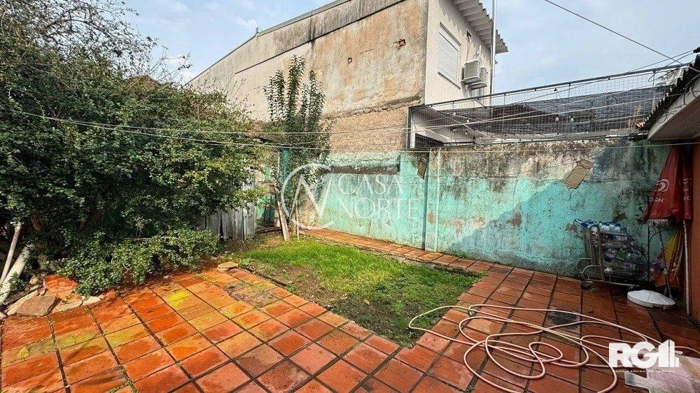 Casa à venda com 2 quartos, 150m², 1 vaga, Travessa Serafim Terra no bairro Jardim Botânico em Porto Alegre