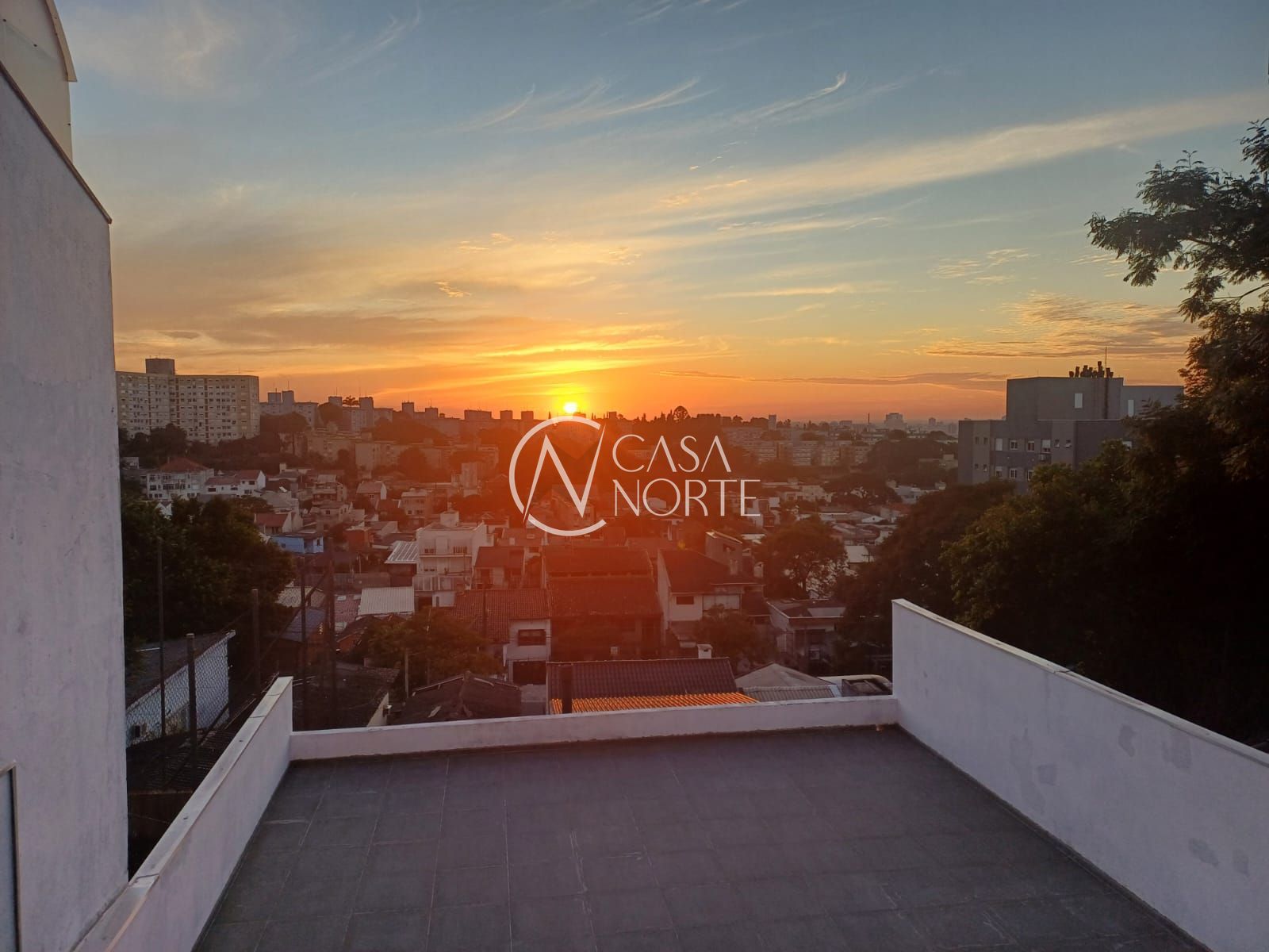 Casa à venda com 3 quartos, 225m², 1 suíte, 2 vagas, Rua Tomaz Edison no bairro Santo Antônio em Porto Alegre