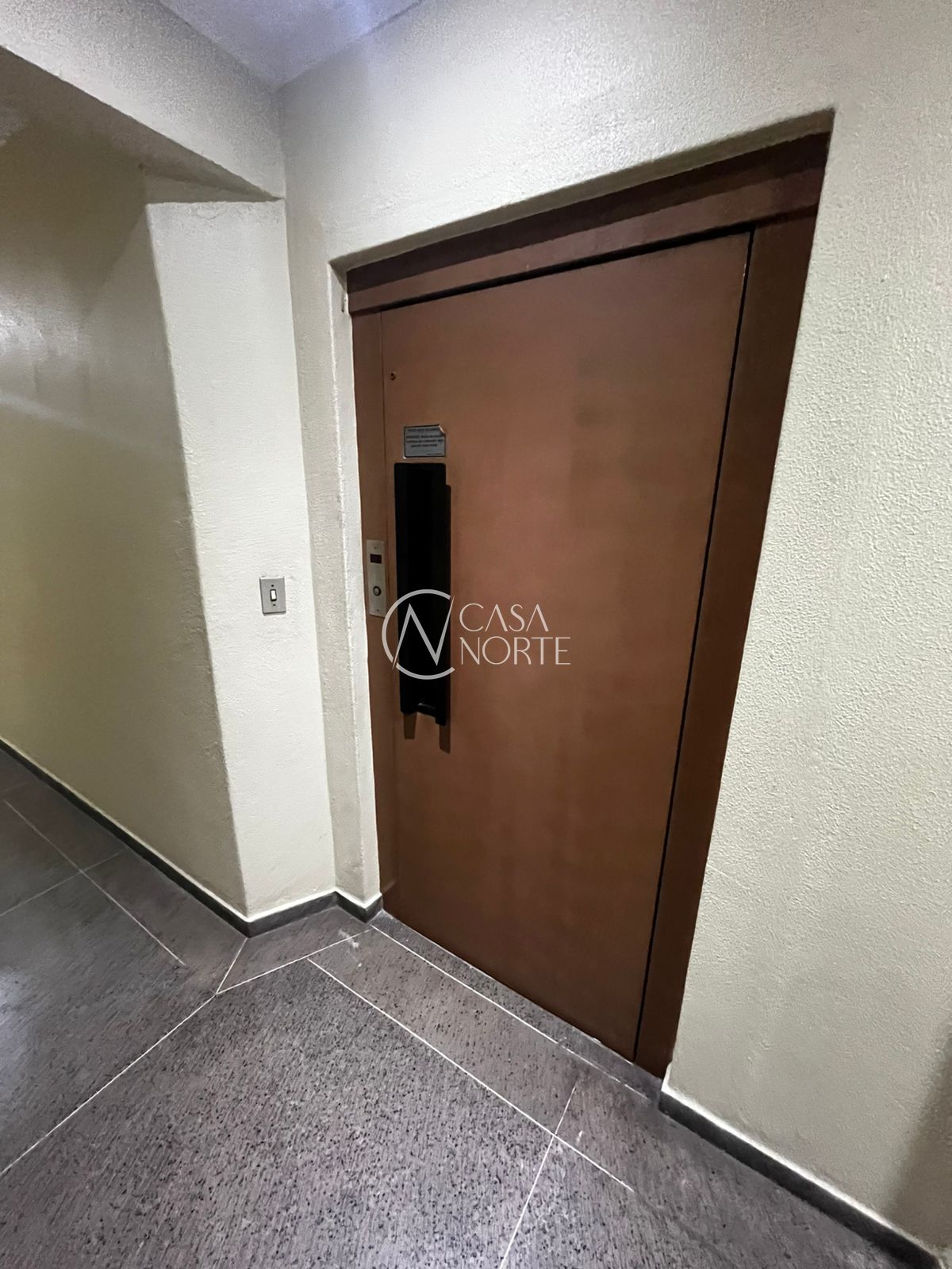 Sala Comercial à venda com 1 quarto, 33m², Avenida Assis Brasil no bairro Cristo Redentor em Porto Alegre