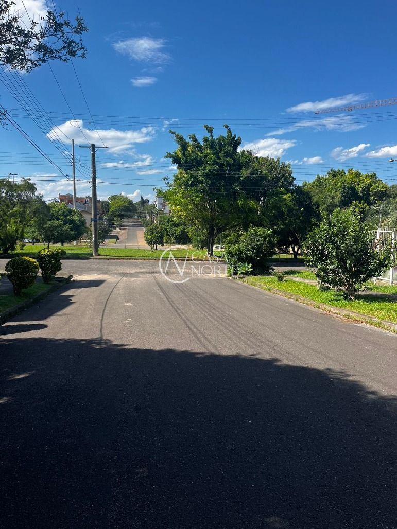 Sobrado à venda com 4 quartos, 233m², 1 suíte, 2 vagas, Rua Henrique Scliar no bairro Jardim Itu em Porto Alegre