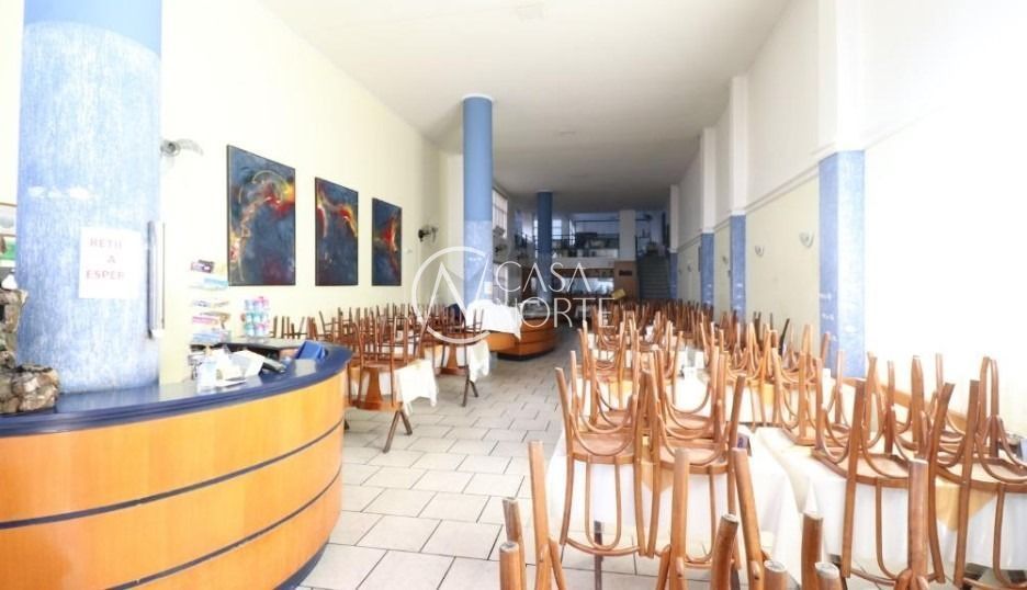 Loja à venda , 338m², Rua Açores no bairro Passo da Areia em Porto Alegre