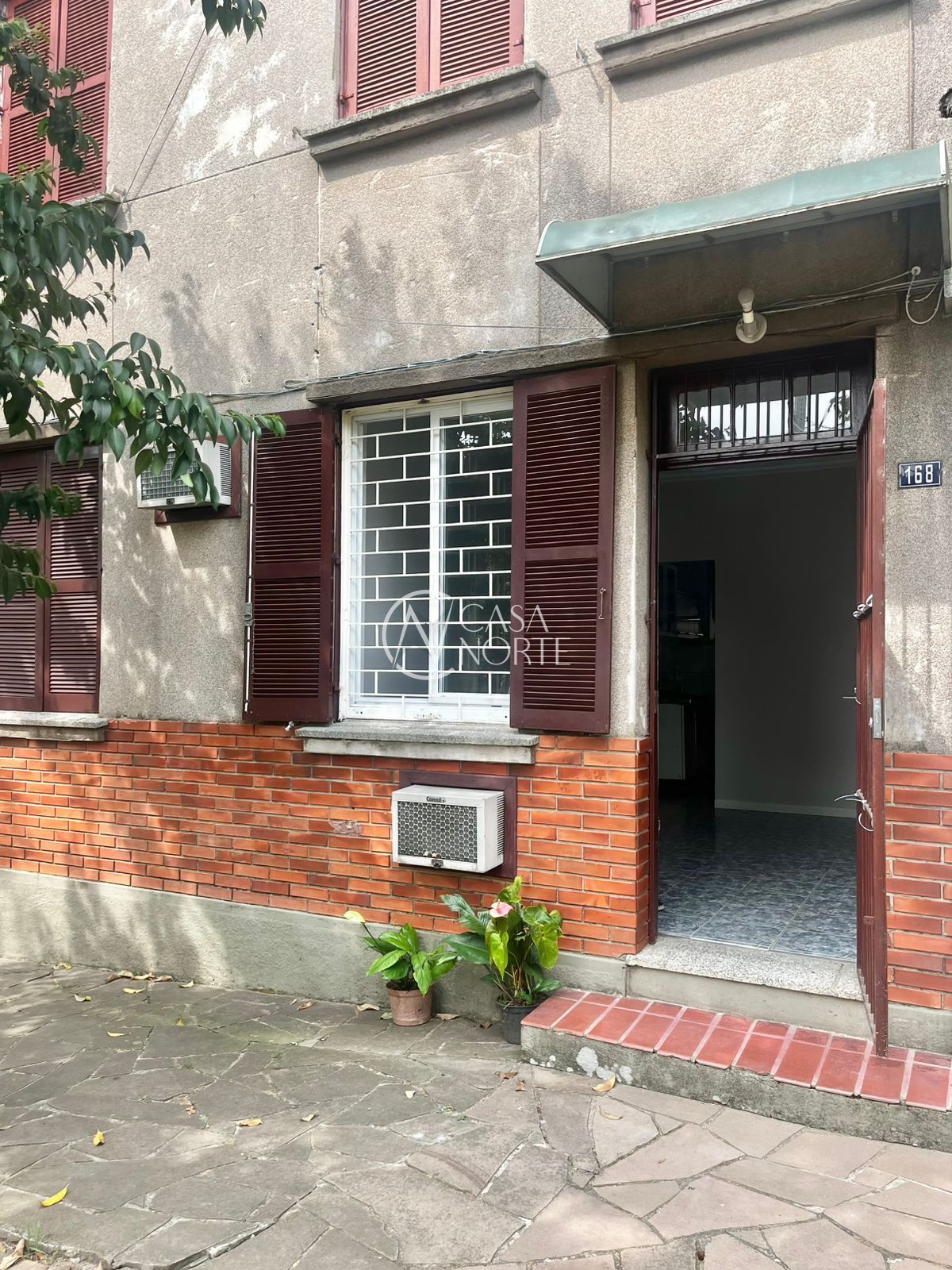 Apartamento à venda com 2 quartos, 51m², 1 vaga, Rua Tuparaí no bairro Passo da Areia em Porto Alegre